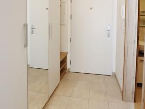 Pronájem bytu 1+kk, Praha - Strašnice, Zvěřinova, 38 m2