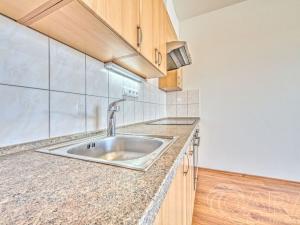 Pronájem bytu 1+kk, Praha - Písnice, Švihovská, 42 m2