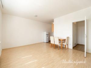 Pronájem bytu 1+kk, Praha - Kyje, Za černým mostem, 35 m2