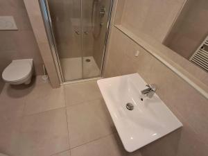 Pronájem bytu 1+kk, Praha - Černý Most, Dobrovolného, 37 m2