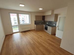 Pronájem bytu 1+kk, Praha - Černý Most, Dobrovolného, 37 m2