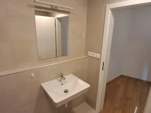 Pronájem bytu 1+kk, Praha - Černý Most, Dobrovolného, 37 m2