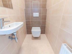 Pronájem bytu 2+kk, Praha - Hostavice, U Hostavického potoka, 55 m2
