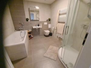 Pronájem bytu 3+1, Praha - Dolní Chabry, Do rybníčků, 120 m2