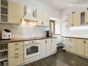 Prodej obchodního prostoru, Odolena Voda, Květnová, 220 m2