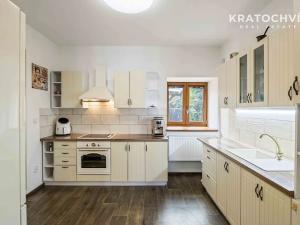 Prodej obchodního prostoru, Odolena Voda, Květnová, 220 m2