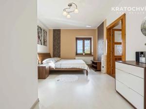 Prodej obchodního prostoru, Odolena Voda, Květnová, 220 m2