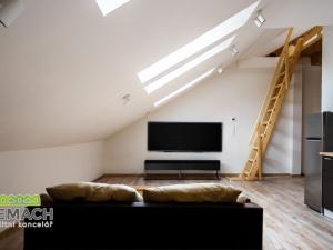 Pronájem atypického bytu, Dvůr Králové nad Labem, Havlíčkova, 55 m2