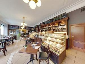 Pronájem restaurace, Praha - Nusle, Ostrčilovo náměstí, 353 m2