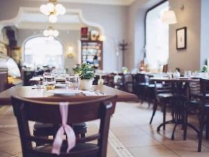 Pronájem restaurace, Praha - Nusle, Ostrčilovo náměstí, 353 m2