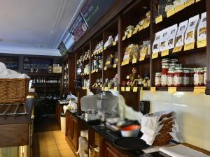 Pronájem restaurace, Praha - Nusle, Ostrčilovo náměstí, 353 m2