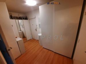 Prodej bytu 2+kk, Praha - Vršovice, Bajkalská, 38 m2