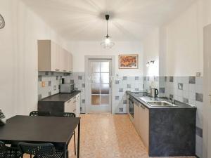Pronájem bytu 2+kk, Praha - Vršovice, 28. pluku, 53 m2