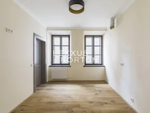 Pronájem kanceláře, Praha - Hradčany, Kanovnická, 812 m2