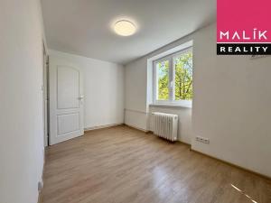 Prodej bytu 4+kk, Ostrov, Májová, 63 m2