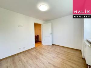 Prodej bytu 4+kk, Ostrov, Májová, 63 m2