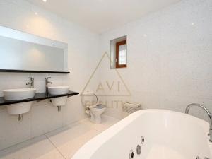 Pronájem bytu 4+kk, Jesenice, V Lázních, 98 m2