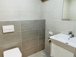 Pronájem bytu 1+kk, Praha - Smíchov, Plzeňská, 20 m2