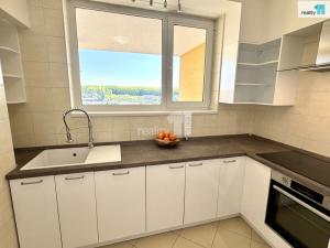 Pronájem bytu 3+kk, Praha - Vysočany, Pod Harfou, 76 m2