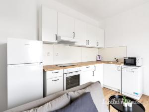 Pronájem bytu 2+kk, Praha - Kyje, Za černým mostem, 37 m2