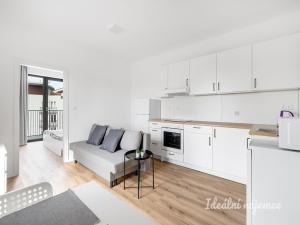 Pronájem bytu 2+kk, Praha - Kyje, Za černým mostem, 37 m2