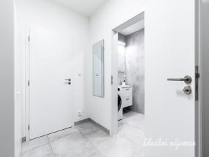 Pronájem bytu 2+kk, Praha - Kyje, Za černým mostem, 37 m2