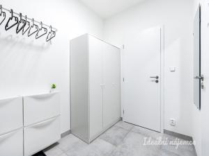 Pronájem bytu 2+kk, Praha - Kyje, Za černým mostem, 37 m2