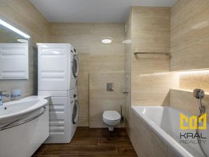 Pronájem bytu 5+kk, Praha, Proutěná, 98 m2