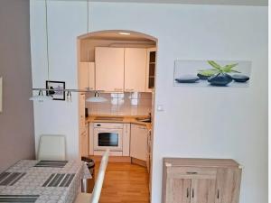 Pronájem bytu 2+kk, Praha - Kamýk, Machuldova, 45 m2