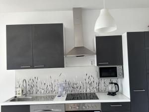 Pronájem bytu 1+kk, Praha - Stodůlky, Svitákova, 32 m2