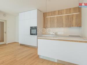 Pronájem bytu 3+kk, Praha, Podbělohorská, 85 m2