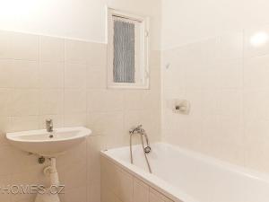 Pronájem bytu 2+kk, Praha - Karlín, Thámova, 47 m2