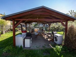 Prodej vícegeneračního domu, Tachlovice, Olivová, 290 m2