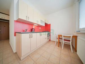 Pronájem bytu 2+1, Praha - Veleslavín, Na Petřinách, 55 m2