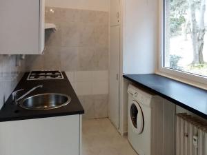 Prodej bytu 3+1, Praha - Dejvice, Vostrovská, 77 m2