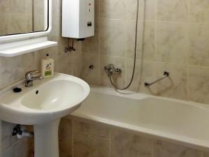 Prodej bytu 3+1, Praha - Dejvice, Vostrovská, 77 m2