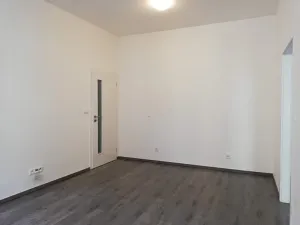 Pronájem bytu 2+kk, Praha - Holešovice, Na Maninách, 46 m2