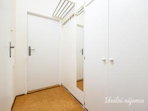 Pronájem bytu 2+1, Praha - Vinohrady, Pod Rapidem, 42 m2