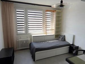 Pronájem bytu 1+kk, Praha - Záběhlice, Jabloňová, 28 m2