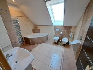 Prodej rodinného domu, Moravany, Švédské kříže, 268 m2