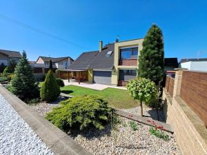 Prodej rodinného domu, Moravany, Švédské kříže, 268 m2