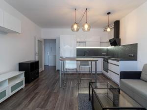 Pronájem bytu 2+kk, Praha - Uhříněves, Oty Bubeníčka, 52 m2