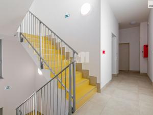 Pronájem bytu 2+kk, Praha - Libeň, V Holešovičkách, 49 m2