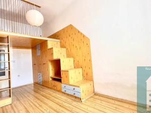 Prodej bytu 2+1, Holešov, nám. Svobody, 69 m2