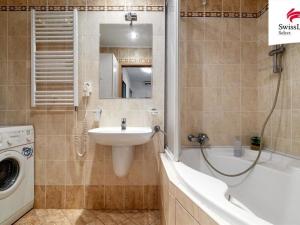 Prodej bytu 3+1, Praha - Prosek, Vysočanská, 72 m2