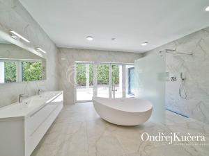 Prodej rodinného domu, Jeviněves, 200 m2