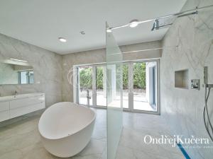 Prodej rodinného domu, Jeviněves, 200 m2