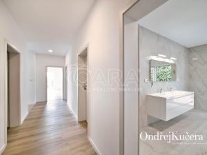 Prodej rodinného domu, Jeviněves, 200 m2