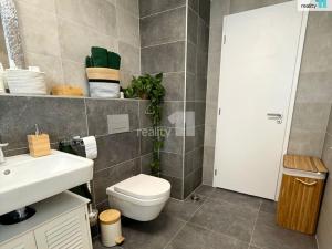 Prodej bytu 2+kk, Praha - Malešice, Azzoniho, 67 m2