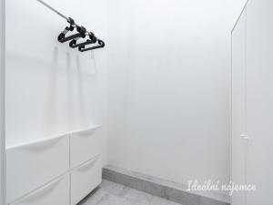 Pronájem bytu 2+kk, Praha - Kyje, Za černým mostem, 67 m2